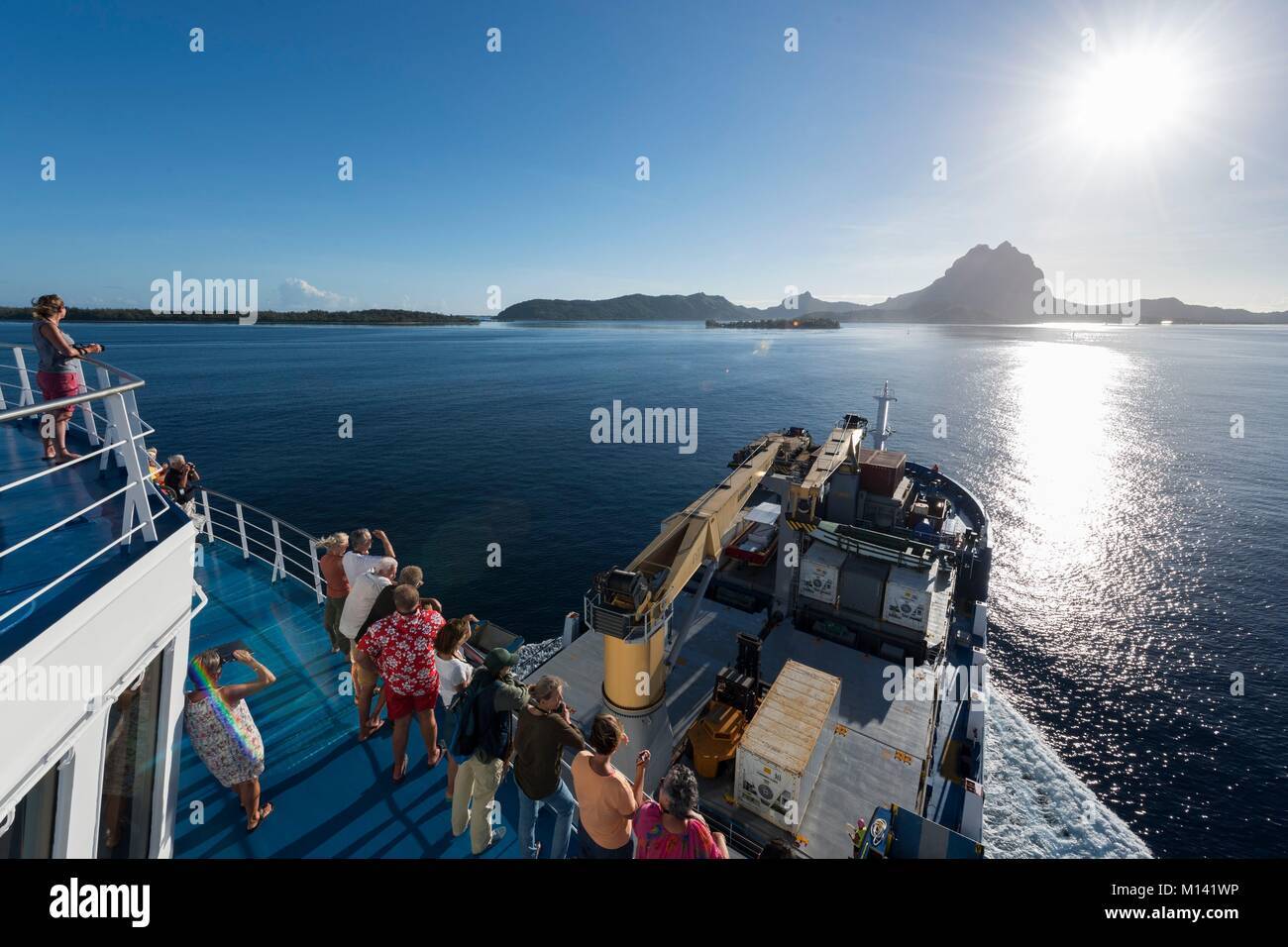 Frankreich, Französisch Polynesien, Gesellschaft Inseln, Insel Bora Bora, Kreuzfahrt an Bord der Aranui 5, Ankunft am Bora Bora am Morgen Stockfoto