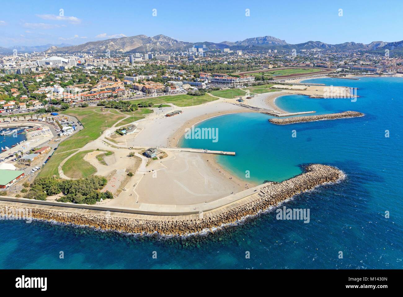 Frankreich, Bouches-du-Rhone, Marseille, La Plage und Bonneveine Bezirke, Roucas Blanc nautische Basis und Prado Strände (Luftbild) Stockfoto