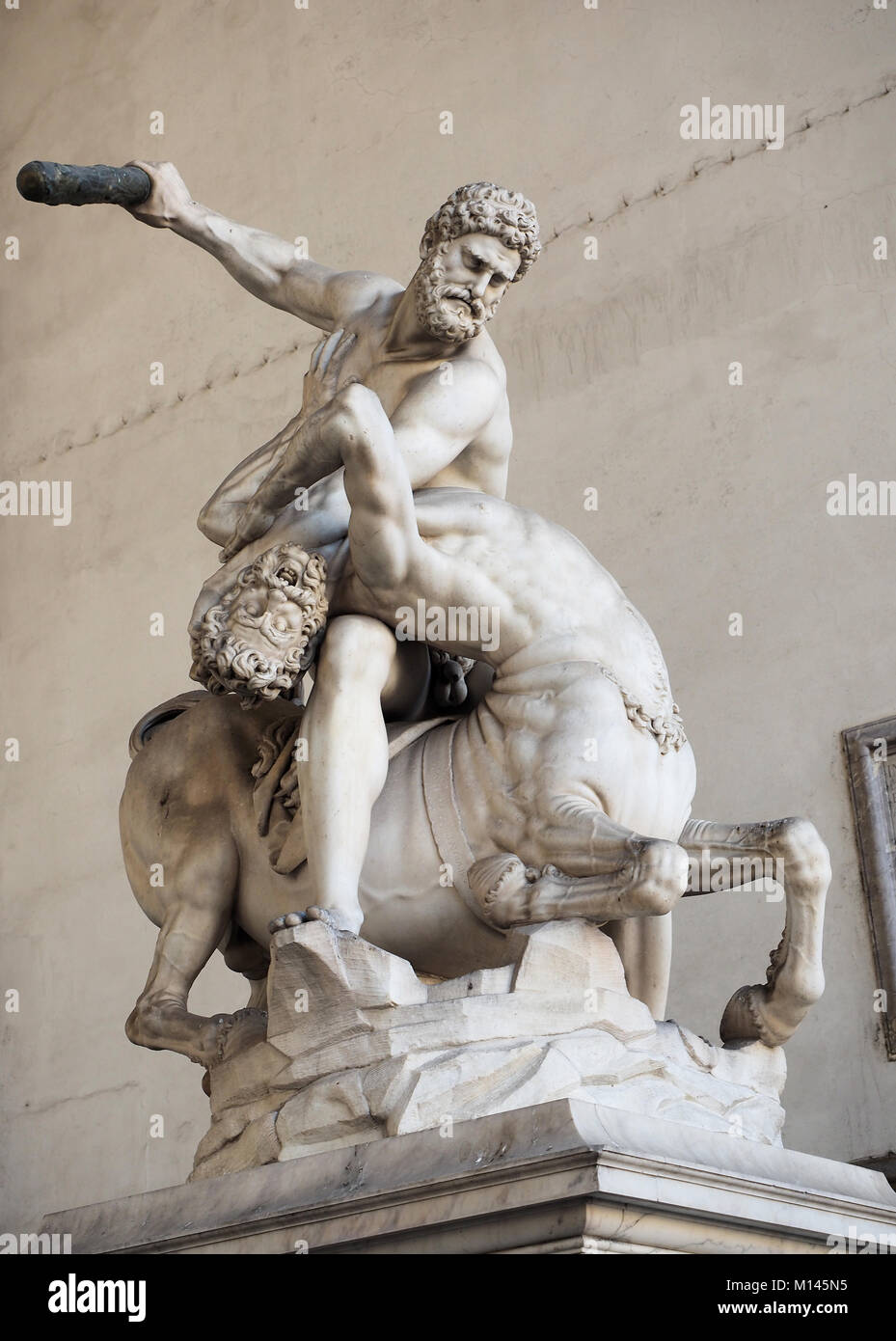 Italien, Florenz, Loggia dei Lanzi, Herkules und die Centaurus Statue Stockfoto