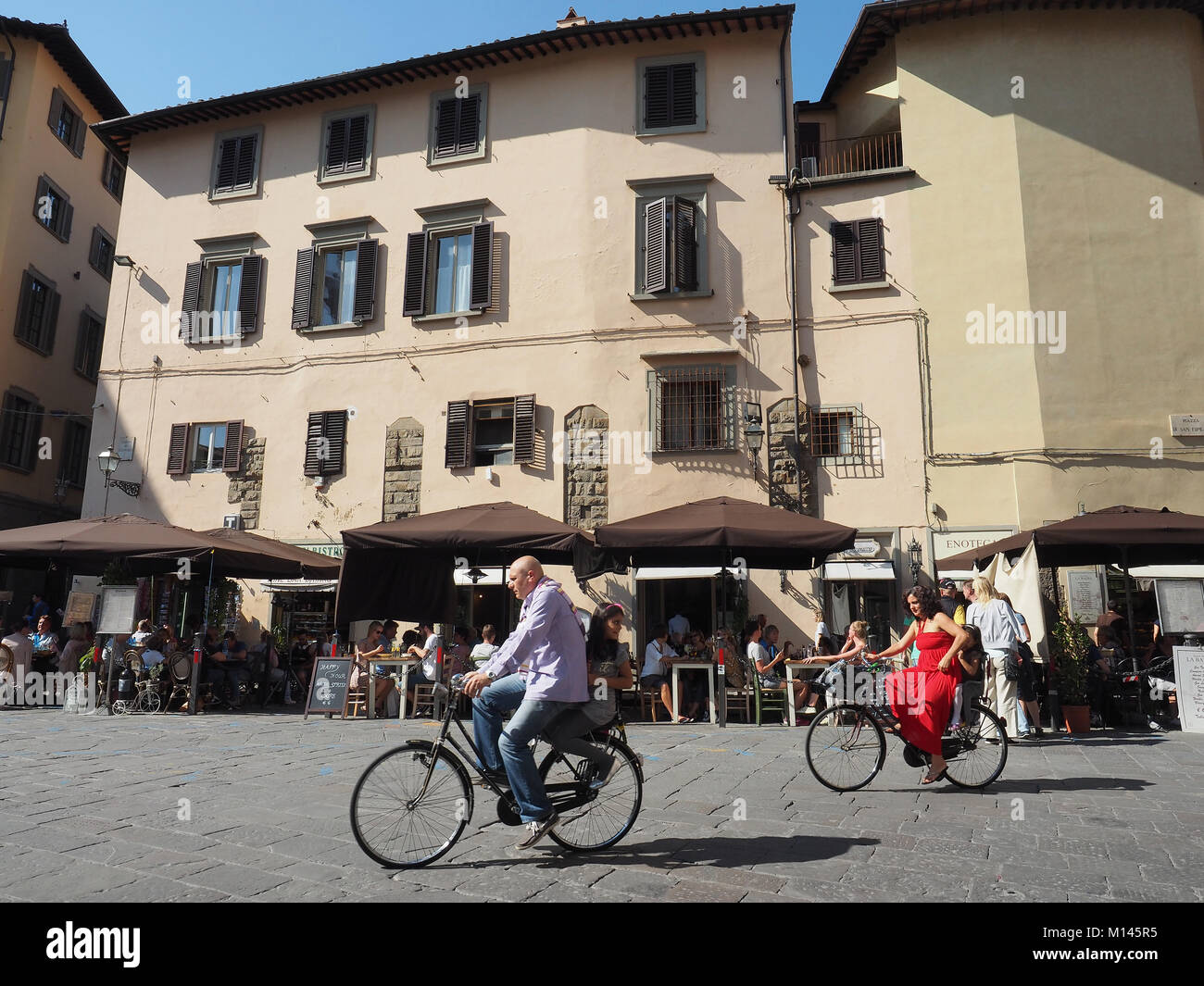 Europa, Italien, Toskana, Florenz, touristischen Besuch Altstadt durch Fahrräder Stockfoto