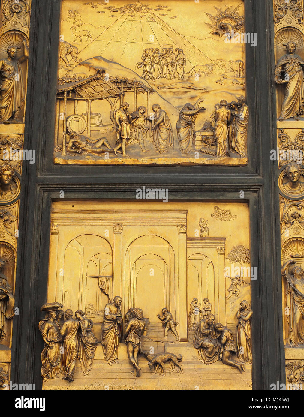 Europa, Italien, Toskana, Florenz, in der Nähe von Türen im Baptisterium San Giovanni Stockfoto