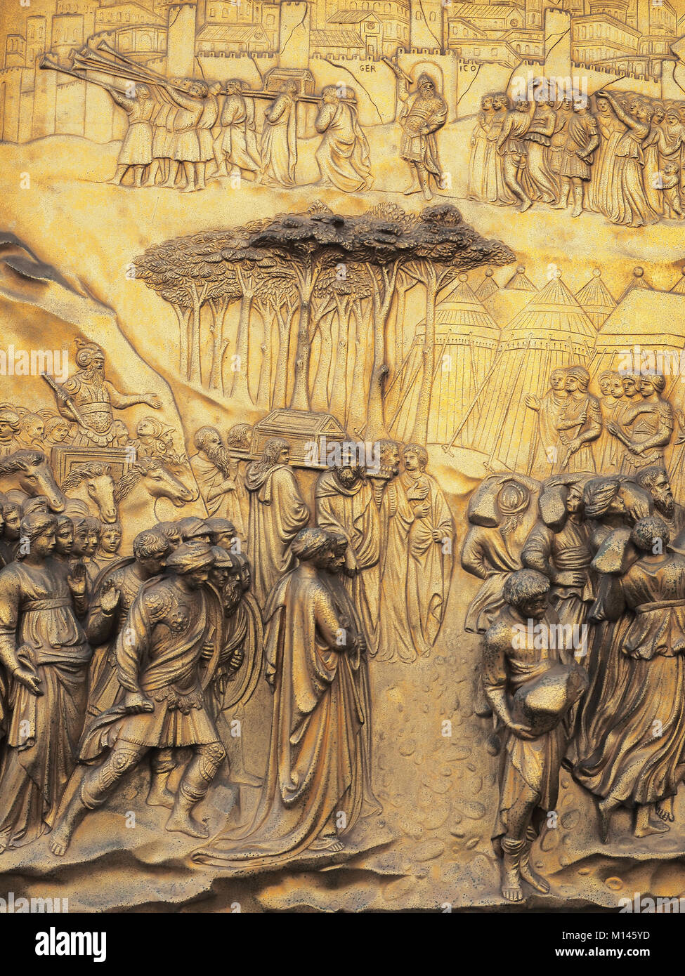 Europa, Italien, Toskana, Florenz, in der Nähe von Türen im Baptisterium San Giovanni Stockfoto