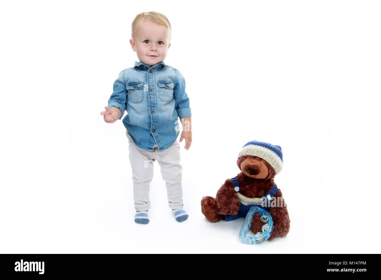 Kind 19 Monate Sehr Anstrengend Soziale und kognitive entwicklung Ausgeschnittene Stockfotos und