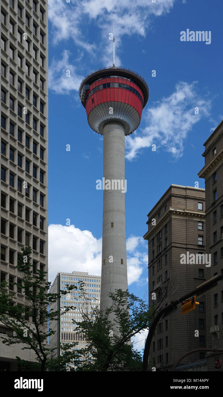 Calgary Tower, eine freistehende Aussichtsturm in der Innenstadt von Calgary, Alberta, Kanada Stockfoto
