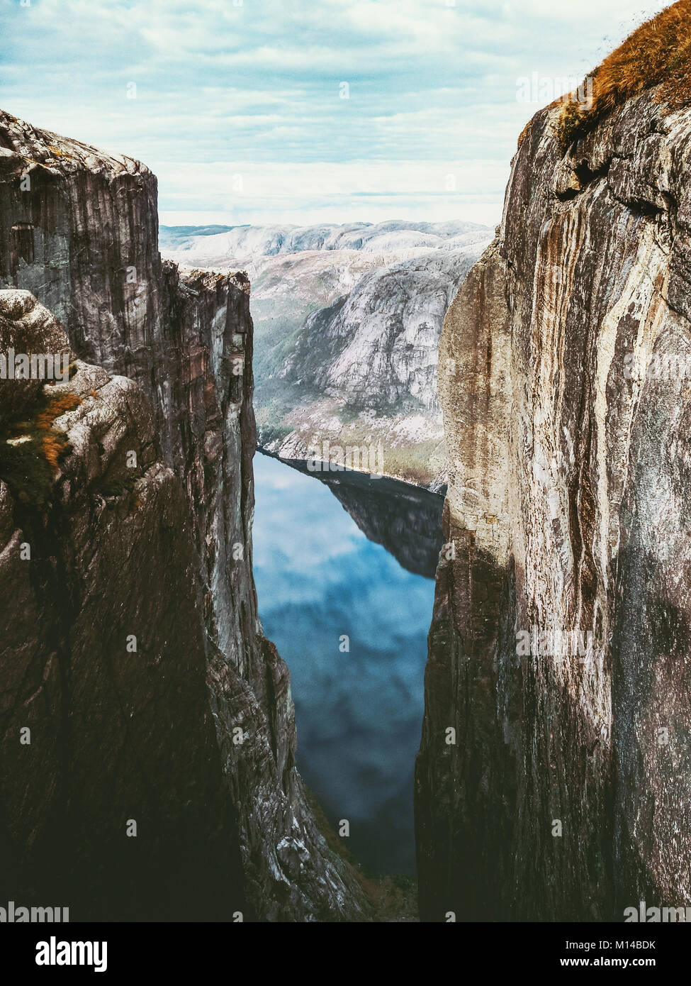 Norwegen Kjerag berge Felsen reisen Landschaft fjord Luftaufnahme von kjeragbolten Stockfoto