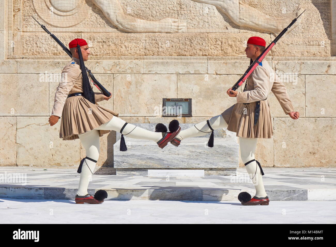 Athen - Evzones ändern Der Wächter am Grab des Unbekannten Soldaten, Griechenland Stockfoto