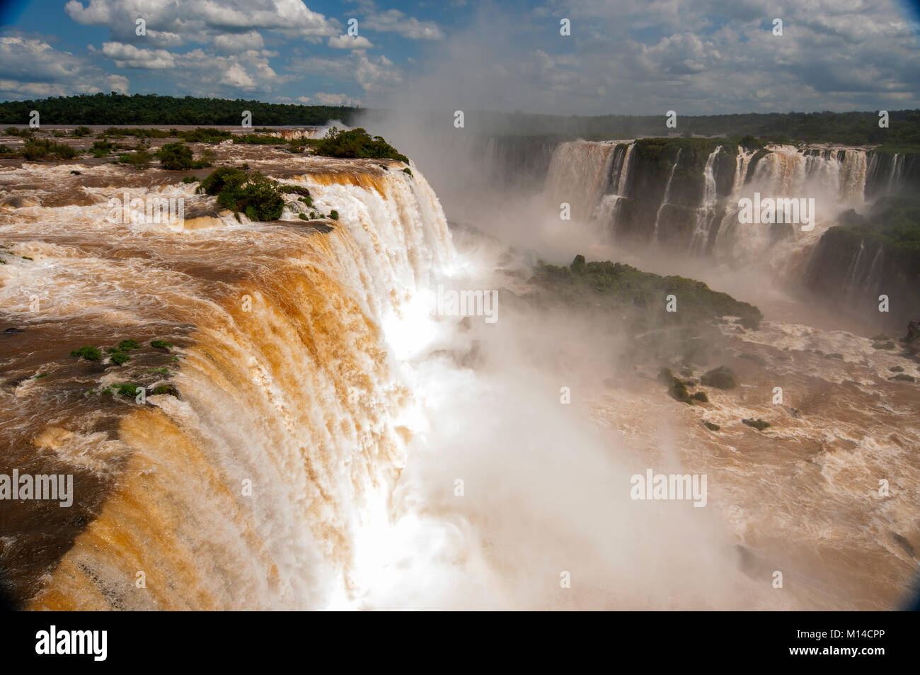 Iguaçu Wasserfälle an der Grenze Brazil-Argentina, Iguaçu Nationalpark, Paraná, Brasilien Stockfoto