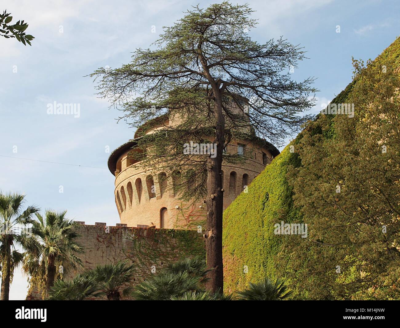 Riesige Wasser Turm in den Vatikanischen Gärten in Rom Stockfoto