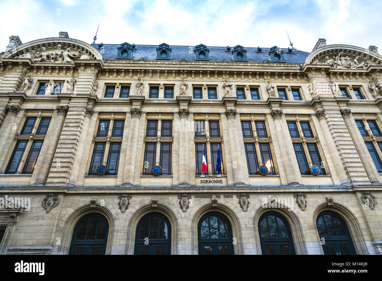 Paris, Frankreich, 9. Dezember 2017: Sorbonne Universität Gebäude im Quartier Latin, dem historischen Haus des ehemaligen an der Universität Paris. Stockfoto