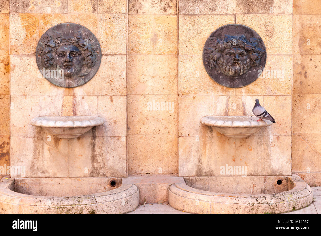 Alte Brunnen in der Altstadt von Tarragona, Spanien. Stockfoto