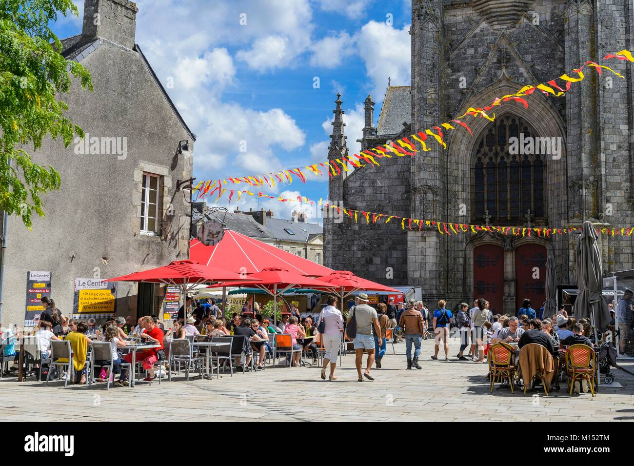 Frankreich, Loire Atlantique, Guerande, mittelalterliche Stadt, Markt, Psalette Square, vor Saint Aubin Stiftskirche Stockfoto