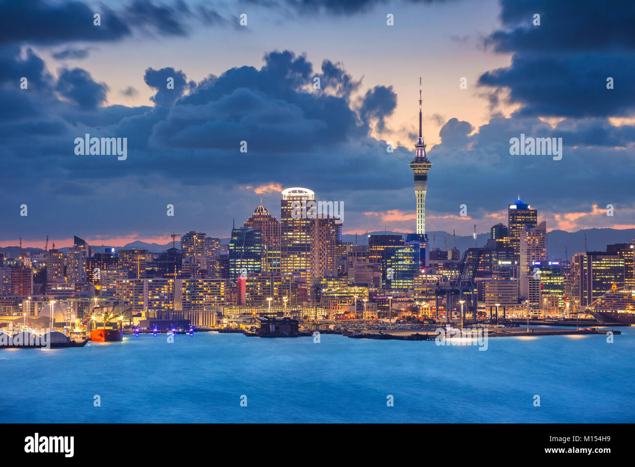Auckland. Stadtbild bild Skyline von Auckland, Neuseeland während des Sonnenuntergangs. Stockfoto