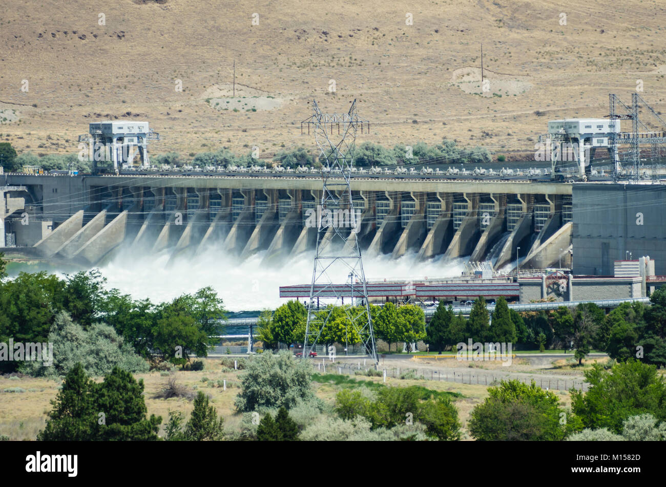 McNary Sperren und Damm auf dem Columbia River in der Nähe von Umatilla, Oregon Stockfoto