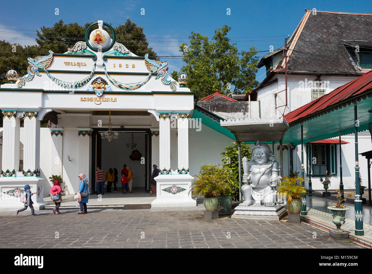 Donopratono Tor der Kraton Yogyakarta (Keraton Ngayogyakarta Hadiningrat), Sultan's Palace Complex. Yogyakarta, Java, Indonesien. Stockfoto