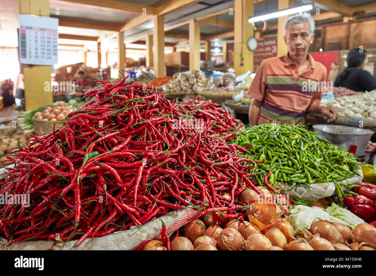 Eine Auswahl von Chili peppers für Verkauf an Beringharjo (Pasar Beringharjo). Yogyakarta, Java, Indonesien. Stockfoto