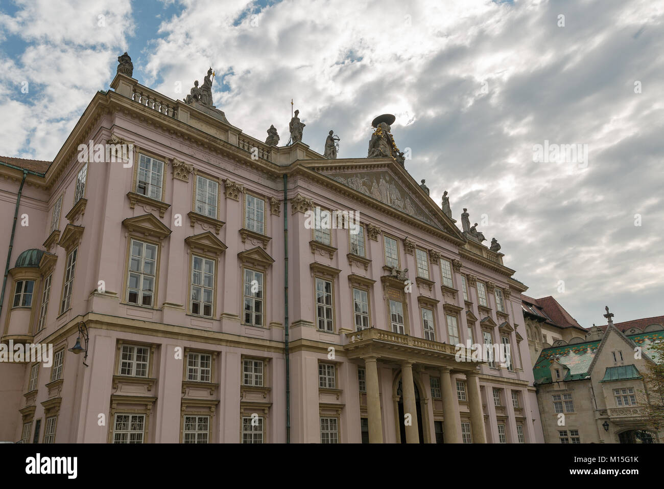 Primas Palast bei Primacialne Namestie (Primas Square) in Bratislava, Slowakei. Das Schloss wurde von 1778 bis 1781 für Erzbischof Jozsef Batthy gebaut Stockfoto