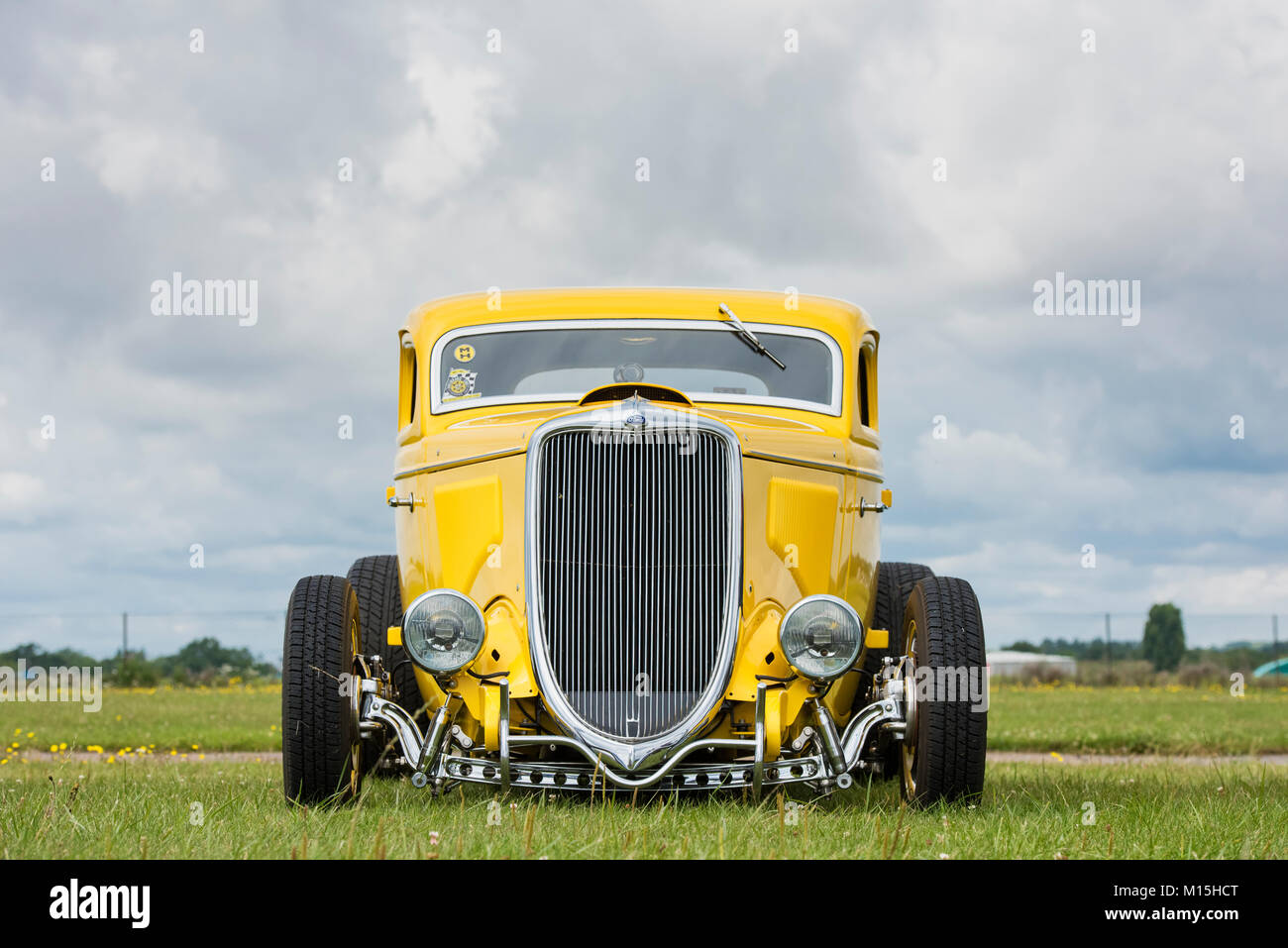 1934 gelben Ford Street Rod Coupé in einem Amerikanischen Auto Show, Essex, England. Classic vintage American Car Stockfoto