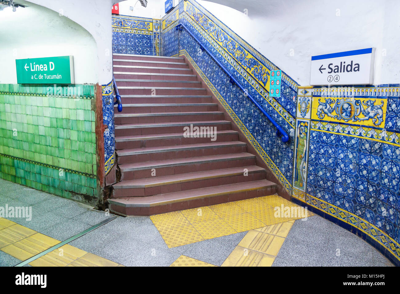 Buenos Aires Argentinien, Subte U-Bahn 9 de Julio, Bahnhof, Kunst, bemalte Fliesen, Treppen ...
