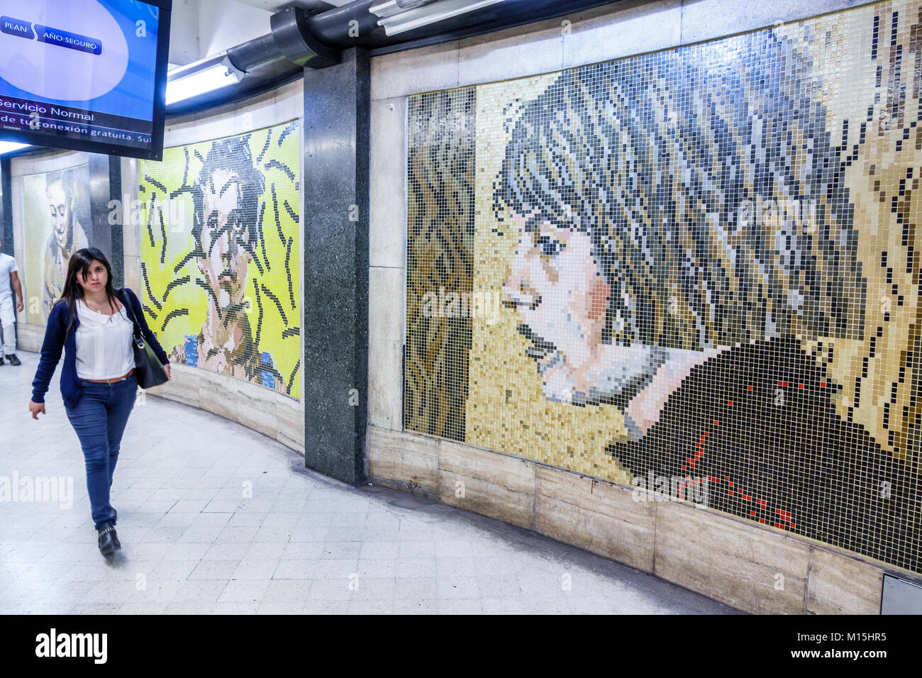 Buenos Aires Argentinien, Subte U-Bahn, öffentliche Verkehrsmittel, Callao, Bahnhof, Fliesenbild, Remo Bianchedi, Erwachsene Erwachsene Frau Frauen weibliche Dame, lateinamerikanisches Latein Stockfoto