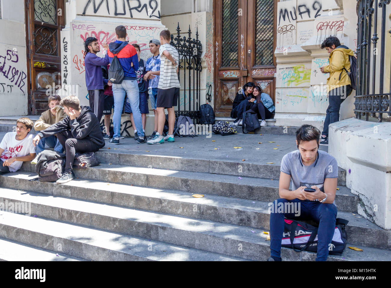 Buenos Aires Argentinien,Escuela Normal Superior,High School,Campus,Hispanic,junge Jungen,männliche Kinder Kinder Kinder Jugendliche,Mädchen,weibliche Studenten Stockfoto