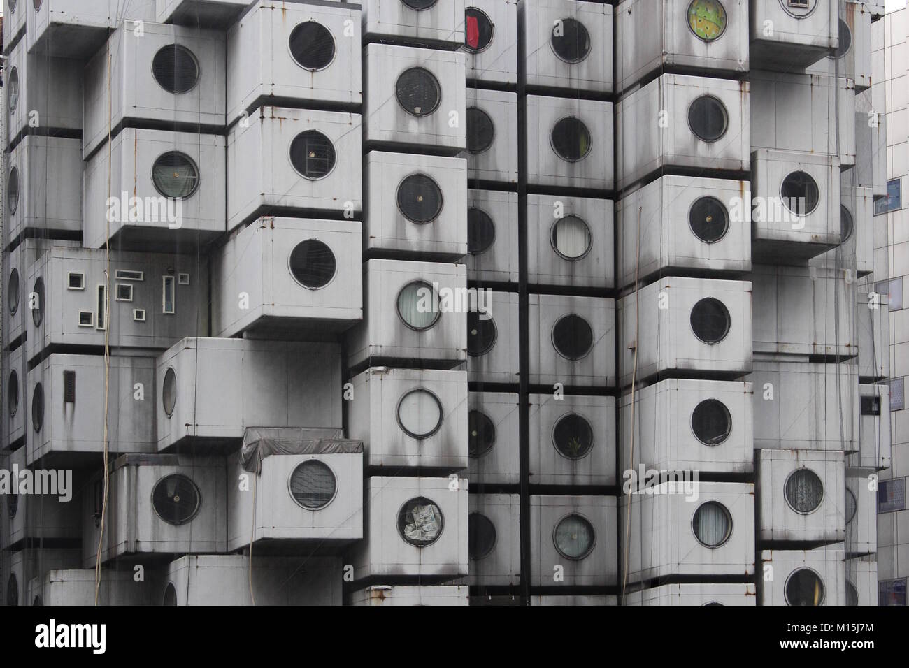 Ansicht der Ferienwohnungen im ikonischen Kisho Kurokawa entworfene Nakagin Capsule Tower. (April 2017) Stockfoto