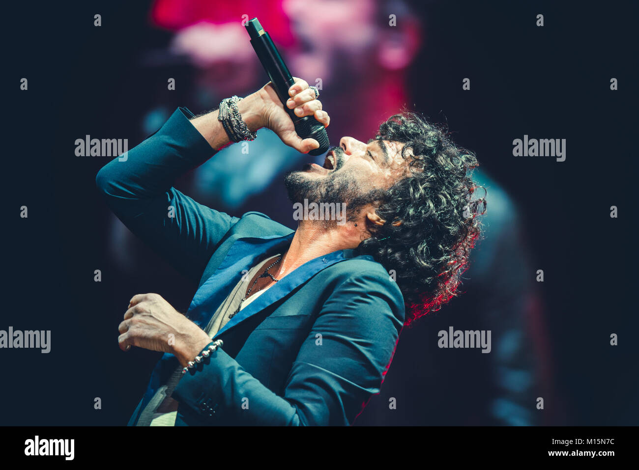 Italian pop singer -Fotos und -Bildmaterial in hoher Auflösung - Seite 3 -  Alamy