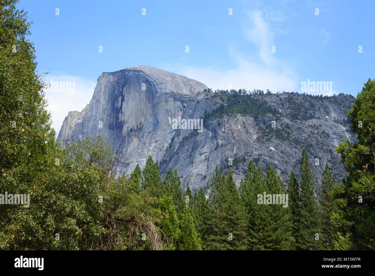 Half Dome Rock, das Wahrzeichen der Yosemite Nationalpark, Kalifornien USA. Geologische Formationen Stockfoto