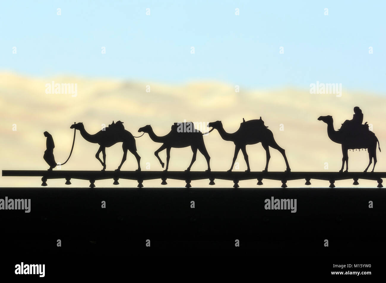 Kamele als Dekoration am Fenster, in der Nähe von Abu Dhabi, Vereinigte Arabische Emirate, Naher Osten Stockfoto