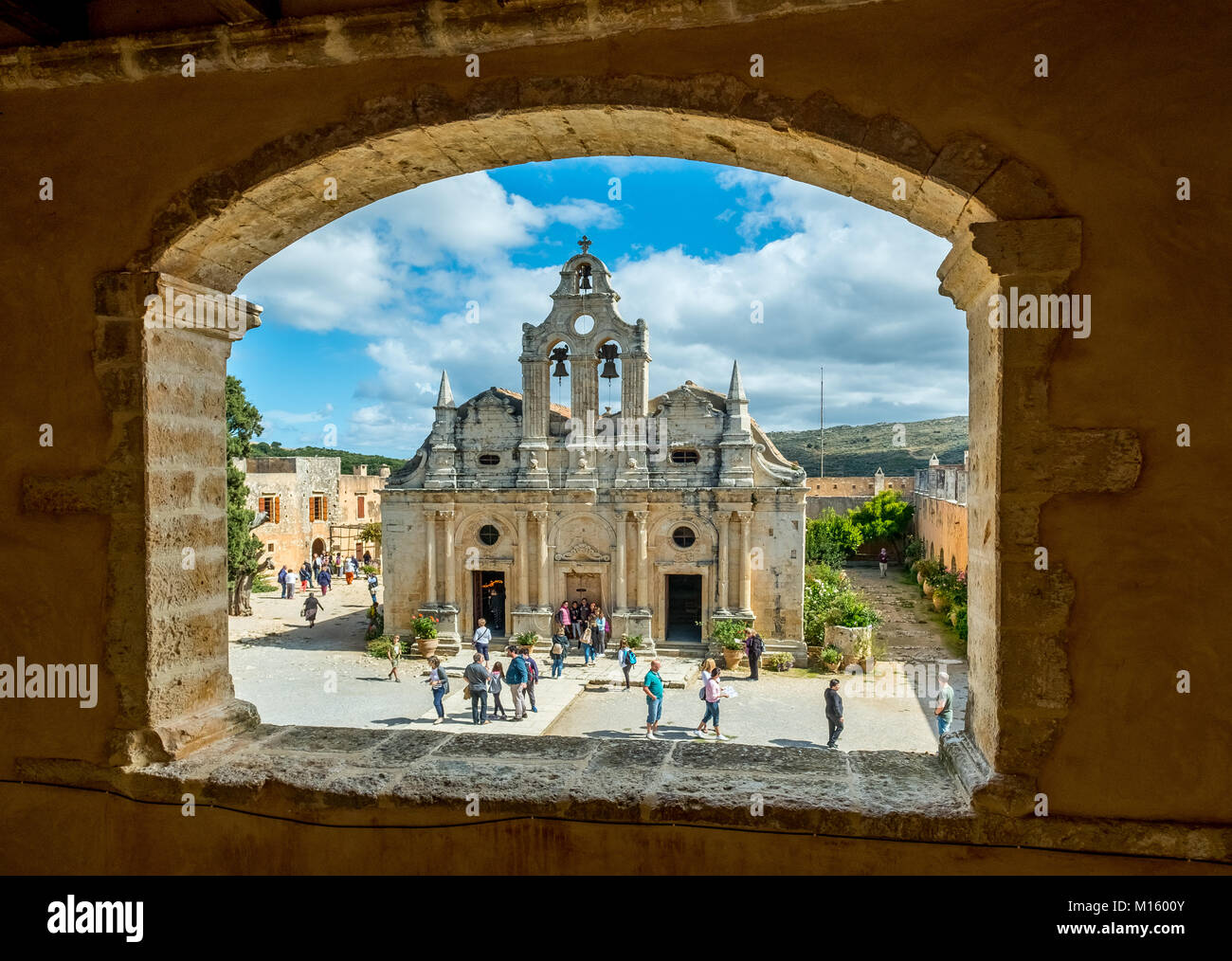 Blick auf den Glockenturm der zwei einschiffige Klosterkirche Moni Arkadi, Griechisch-orthodoxen Kirche Stockfoto