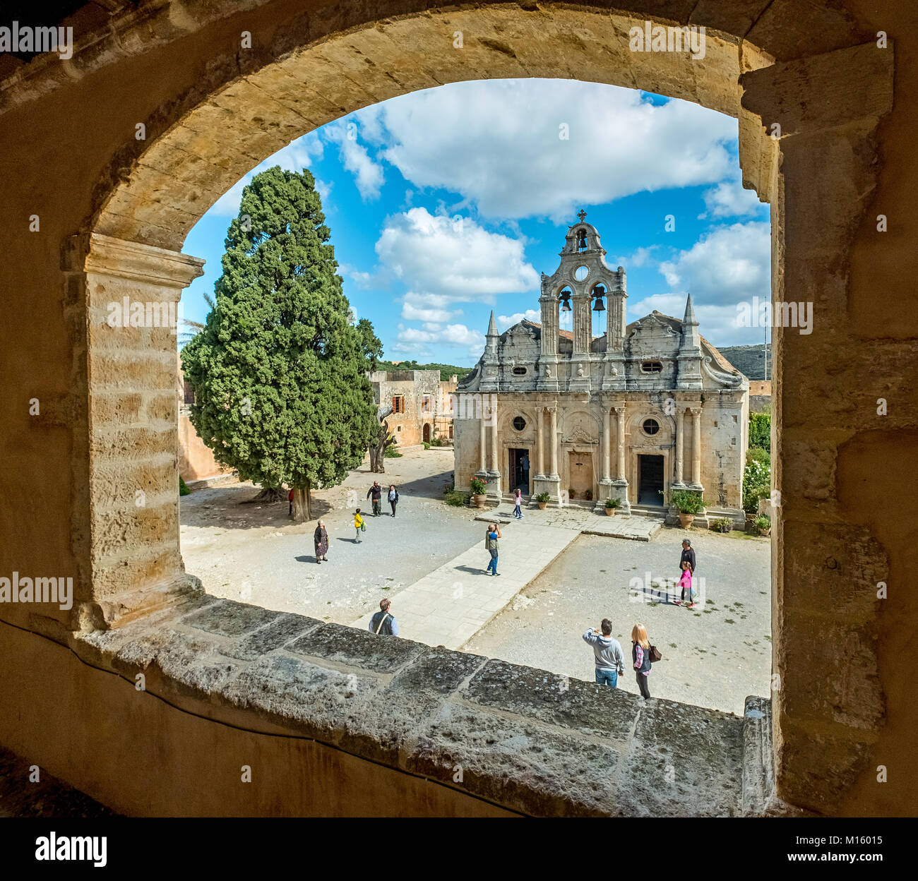 Blick auf den Glockenturm der zwei einschiffige Klosterkirche Moni Arkadi, Griechisch-orthodoxen Kirche Stockfoto