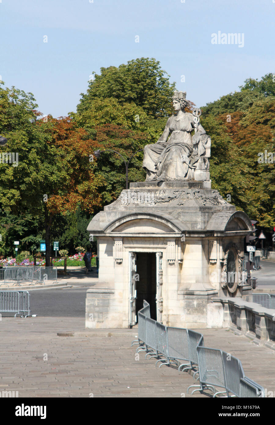 Statue aus der alten Stadt Rouen, einer der acht Städte in Frankreich (1836), Jean-Pierre Cortot, Place De La Concorde, Paris, Frankreich. Stockfoto