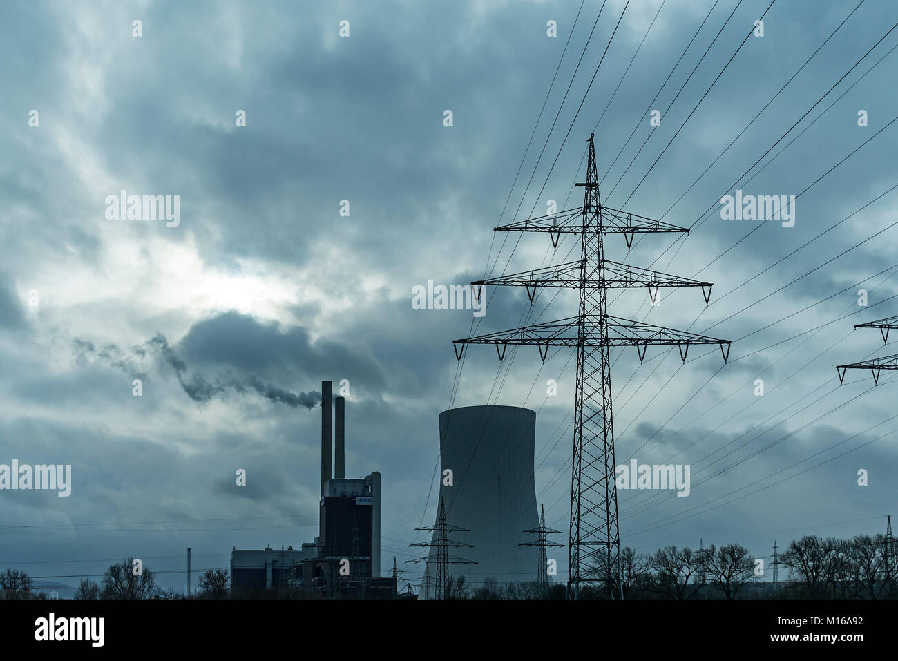 Kohlekraftwerk, vor strommast, Heilbronn, Baden-Württemberg, Deutschland Stockfoto