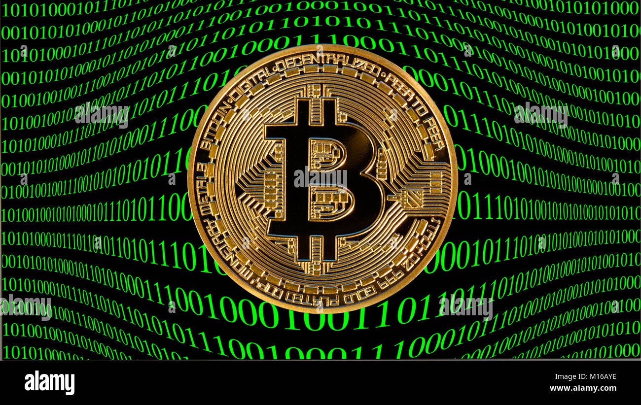Symbol Bild Turbulenzen, Volatilität, Aktienkurs digitale Währung, Gold physischen Münze bitcoin Laptop mit binären Code Stockfoto