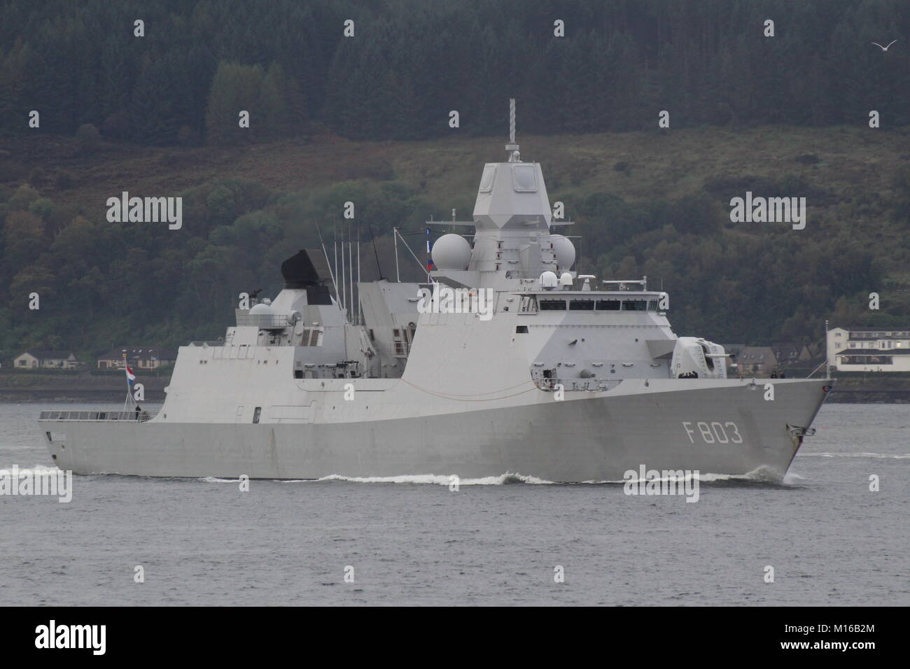 HNLMS Tromp (F 803), eine De Zeven Provincien fregatte Klasse durch die Königlich Niederländische Marine betrieben, bei der Ankunft für Übung gemeinsame Krieger 17-2. Stockfoto