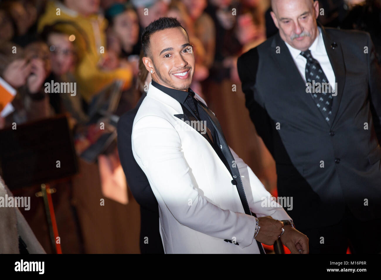 London, UK, 23. November 2015, Lewis Hamilton besucht die British Fashion Awards 2015 in London Coliseum. Mariusz Goslicki/Alamy Stockfoto