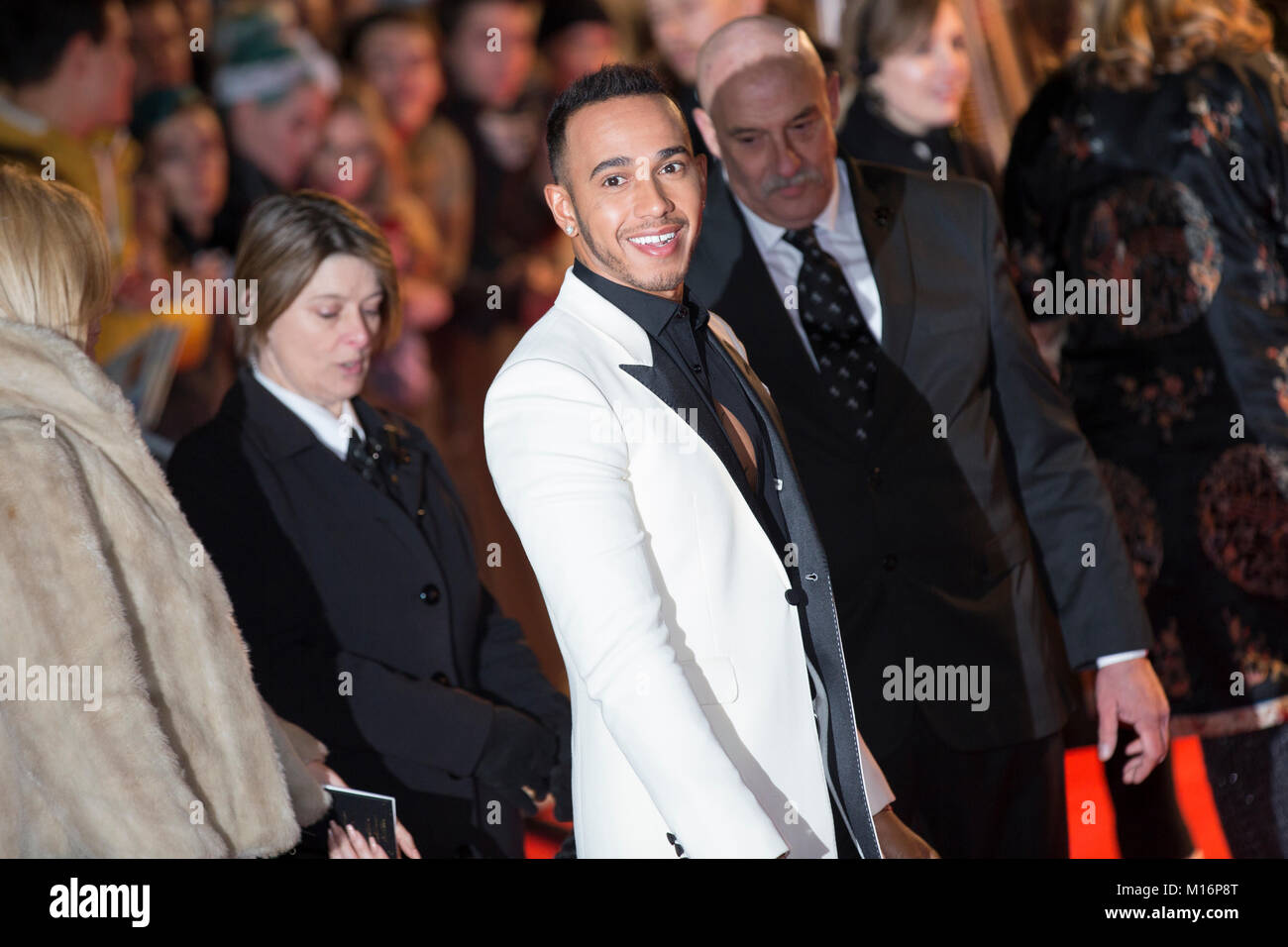 London, UK, 23. November 2015, Lewis Hamilton besucht die British Fashion Awards 2015 in London Coliseum. Mariusz Goslicki/Alamy Stockfoto