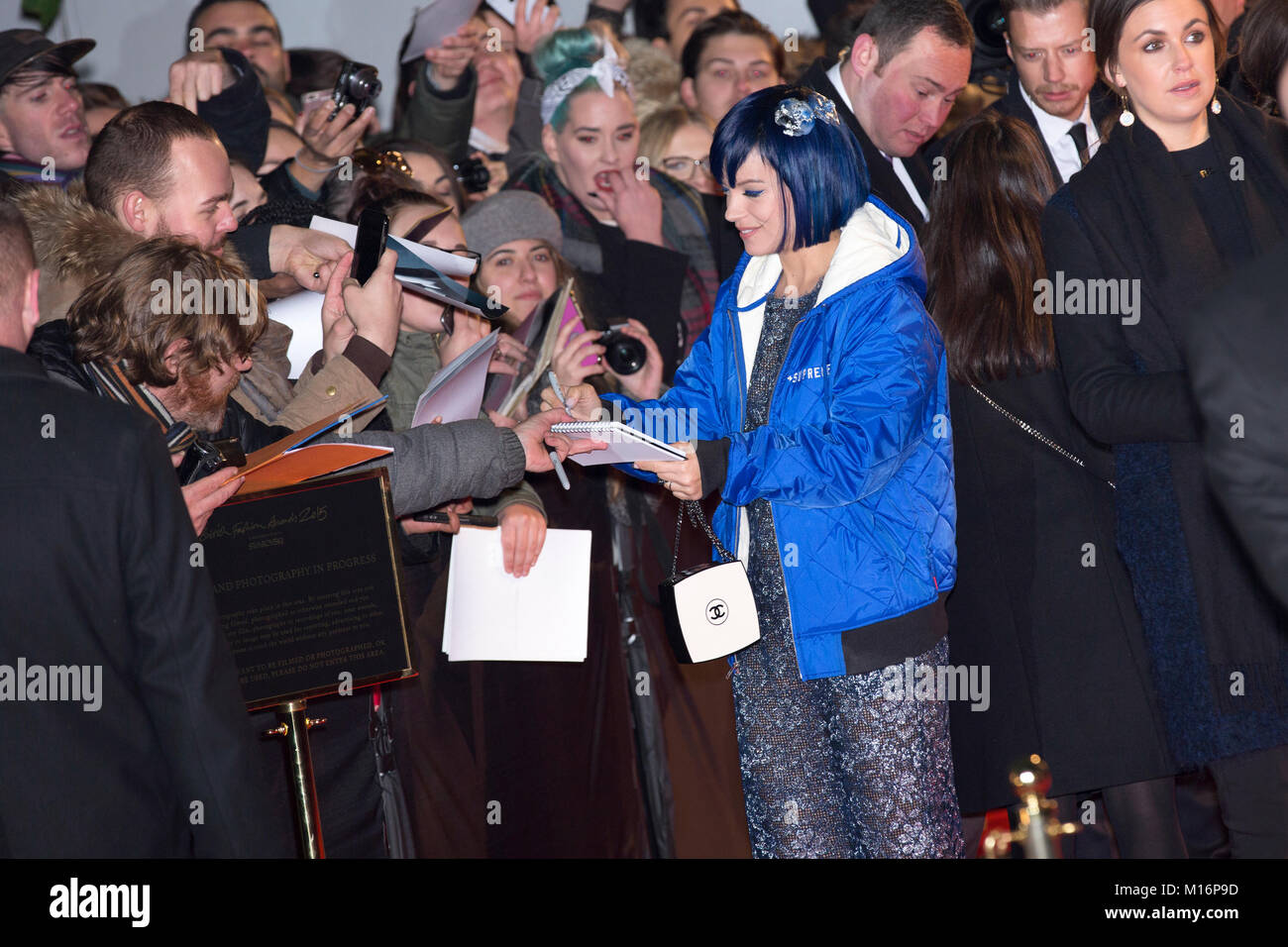 London, UK, 23. November 2015, Lily Allen nimmt an der British Fashion Awards 2015 in London Coliseum. Mariusz Goslicki/Alamy Stockfoto