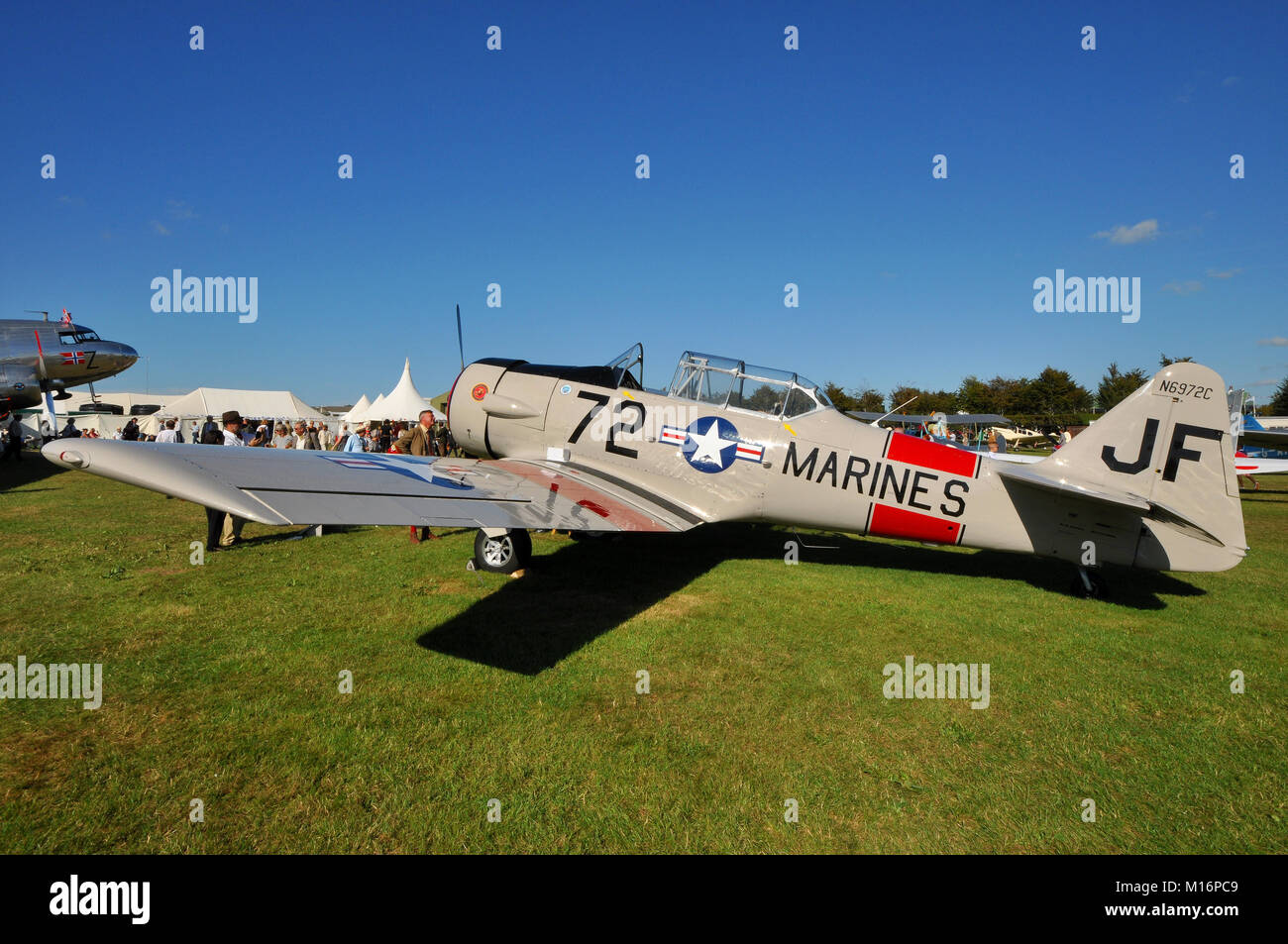 North American T-6 SNJ-5 Texan Harvard G-DHHF in der Freddie März Geist der Luftfahrt Goodwood Revival 2016 Stockfoto
