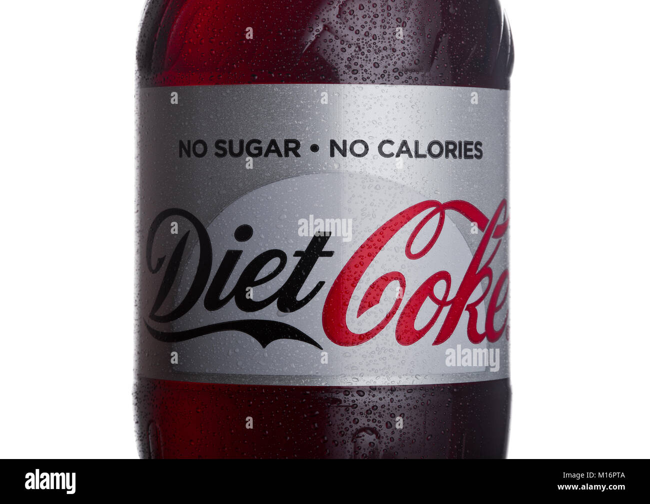 LONDON, UK, 24. JANUAR 2018: Etikett der Diät Coca-Cola auf weißem Hintergrund. Coca-Cola ist einer der beliebtesten Soda Produkte in der Welt. Stockfoto