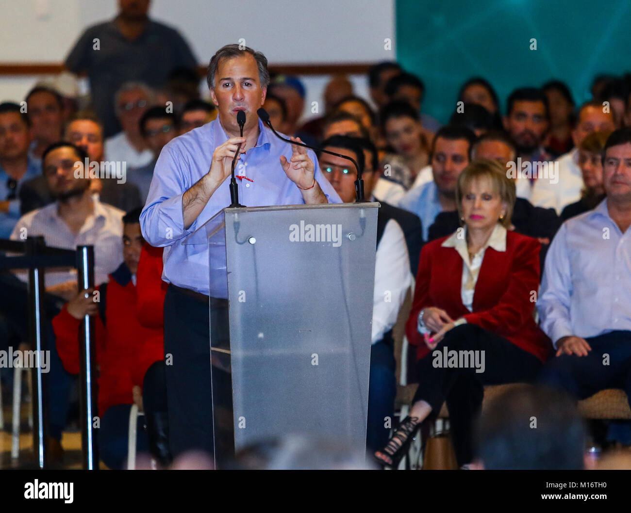 Jose Antonio Meade Kuribreña precandidate für die Präsidentschaft der Republik von der Partei der Institutionalisierten Revolution, PRI, nahmen an der fünften Sitzung Punkte Forum: Mexiko nachhaltige Energie, wo er von Manlio Fabio Beltrones Rivera begleitet wurde. Parthenon Halle des Santorian Hotel von Hermosillo Sonora am 26. Januar 2018. (Foto: Luis Gutierrez/NortePhoto.com) Stockfoto