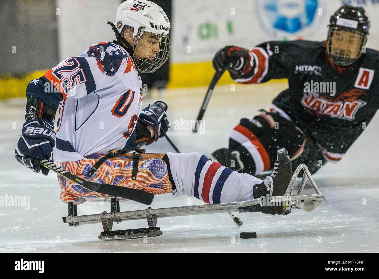 Januar 26, 2018 - Turin, Italy-January 26, 2018: Das internationale Turnier von Sledge Eishockey 2018 zwischen den USA gegen Japan im Palatazzoli in Turin, Italien im Pic: Billy Hanning (USA) Credit: Stefano Guidi/ZUMA Draht/Alamy leben Nachrichten Stockfoto