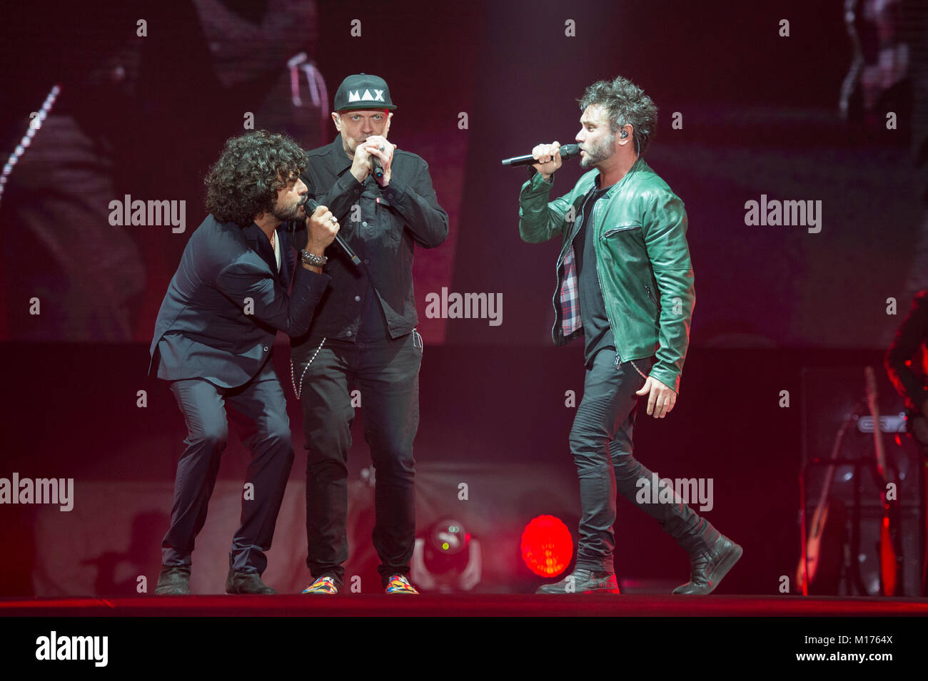 Turin, Italien. 2018. Max Pezzali, Neu, Renga mit ihren 'Il Tour" an Pala Alpitour in Turin am 26. Januar 2018 Credit: Antonio Polia/Alamy leben Nachrichten Stockfoto