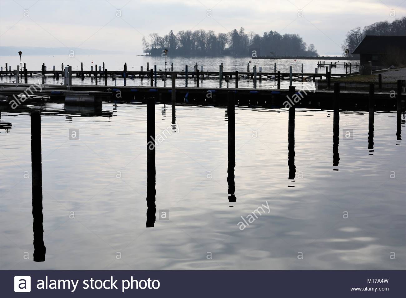 Ein Blick auf den Starnberger See südlich von München in Bayern Deutschland an einem Winter. Stockfoto