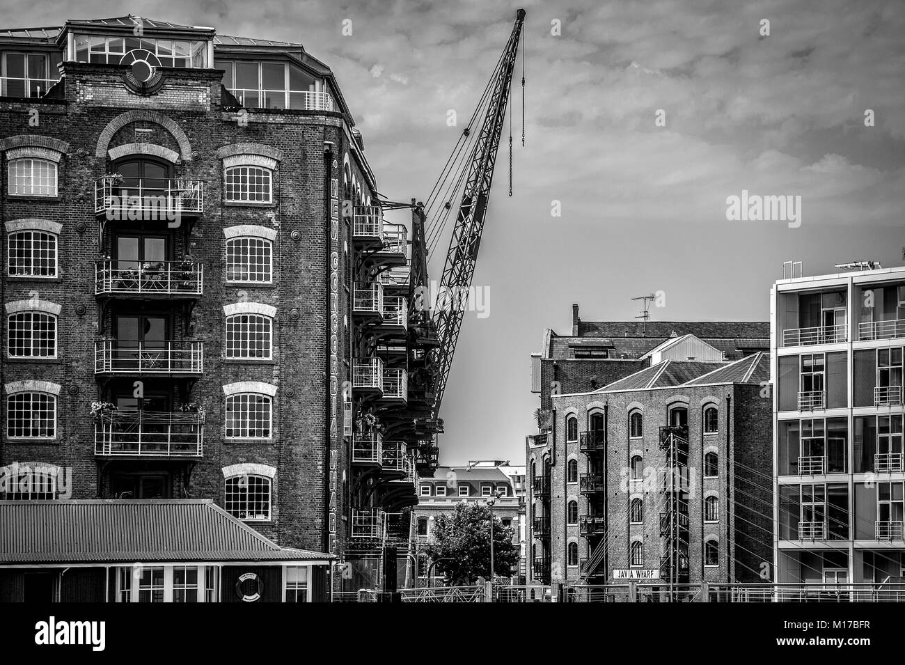 Restauriert und konvertierte Lagerhaltung zu Wohnungen, Docklands London Stockfoto