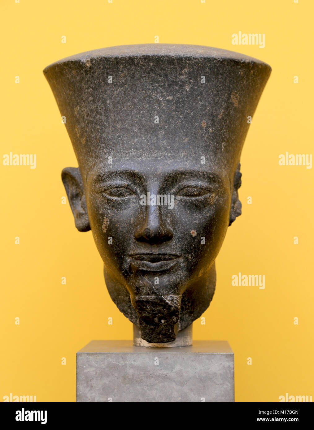 Der Gott Amun von Karnak, Herrschaft von Haremhab. C. 1332-1305 v. Chr.. Büste, Diorit. Carlsberg Glyptotek. Dänemark. Stockfoto