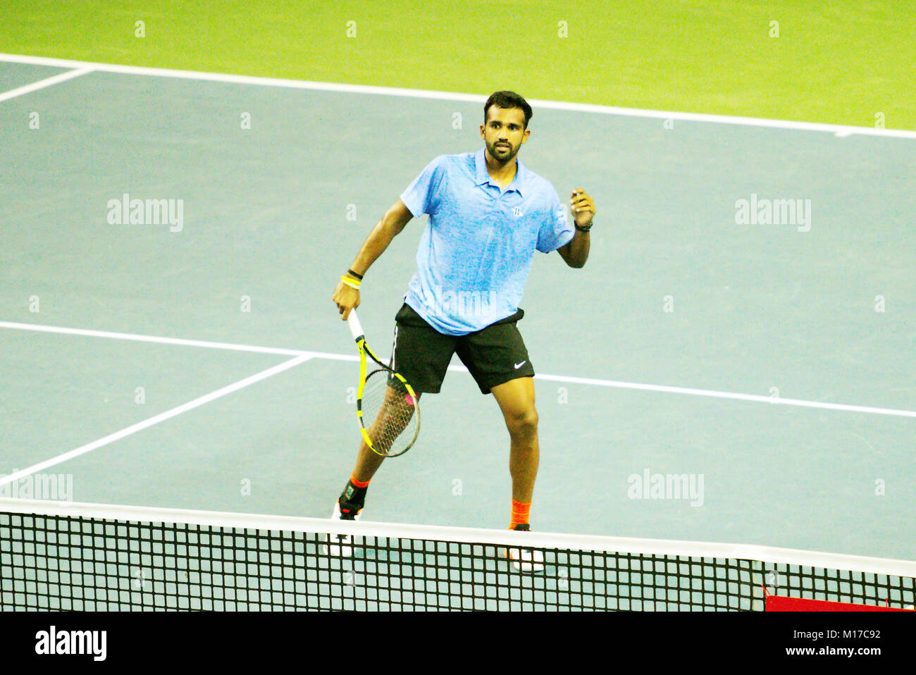 Pune, Indien. 2. Januar 2018. Arjun Kadhe von Indien, in Aktion in der ersten Runde der Tata Open Maharashtra Tennis Turnier. Stockfoto