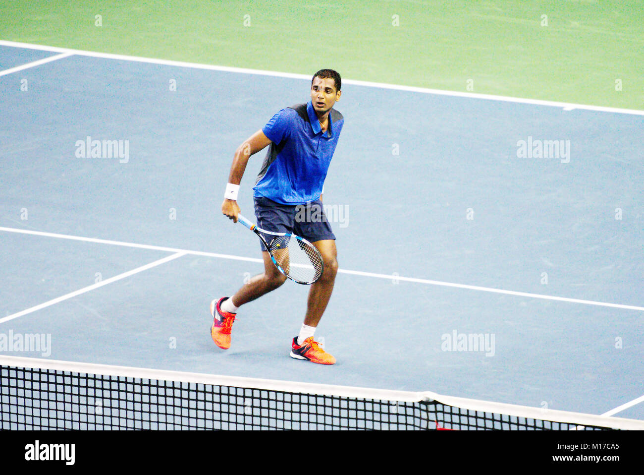 Pune, Indien. 1. Januar 2018. Ramakumar Ramanathan von Indien, in Aktion in der ersten Runde von Tata Open Maharashtra Tennis Turnier. Stockfoto