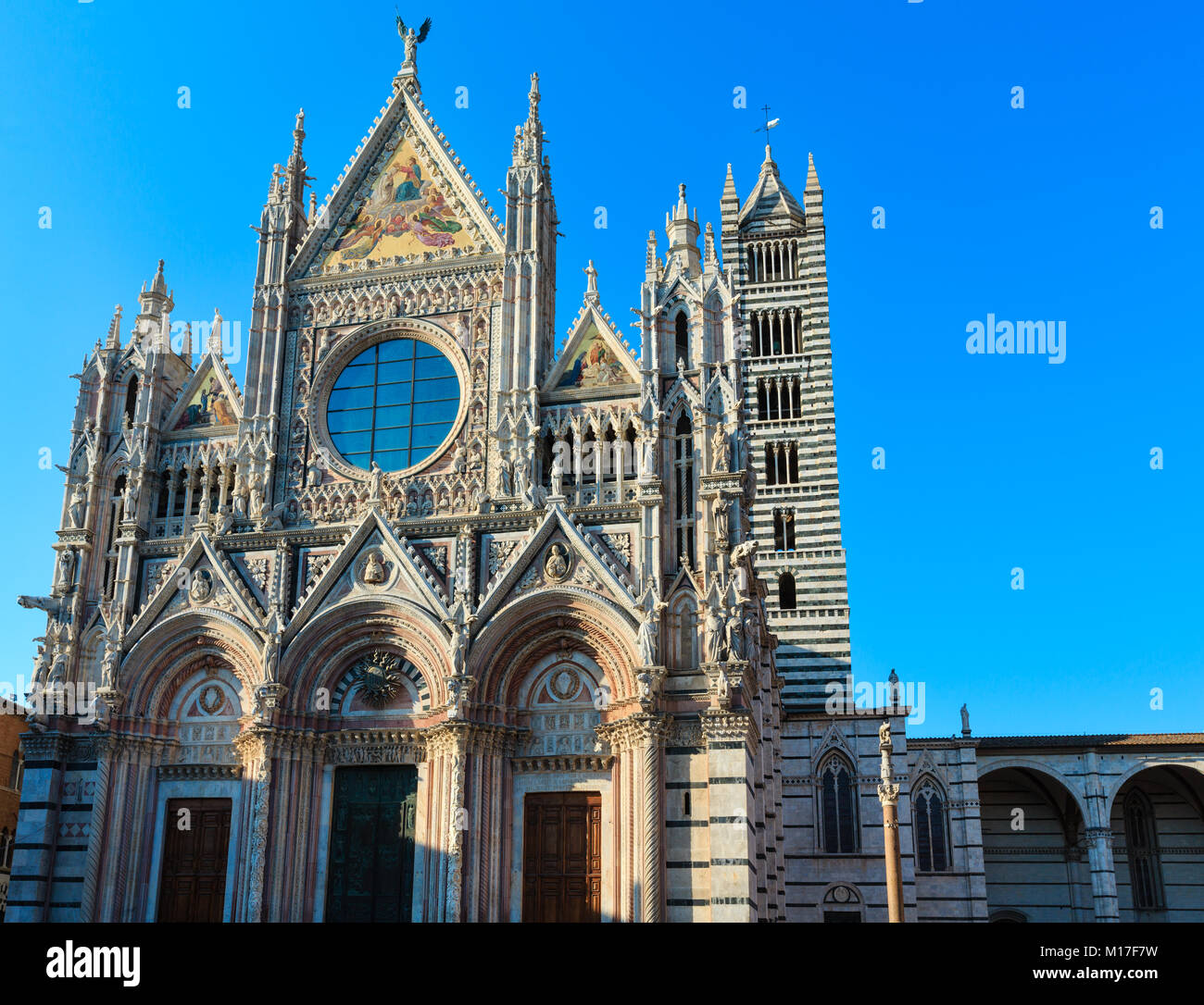 Der Dom von Siena (Duomo di Siena), Hauptfassade in 1380 abgeschlossen. Siena ist italienische mittelalterliche Stadt, die Hauptstadt der Provinz Siena, Toskana, Italien. Historische c Stockfoto