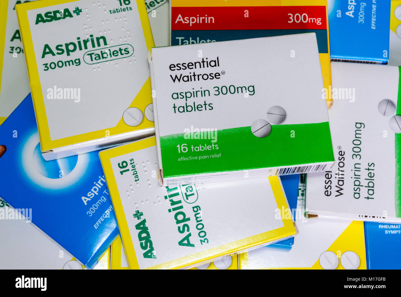 Verschiedene aspirin Boxen aus verschiedenen britischen Einzelhändler Stockfoto