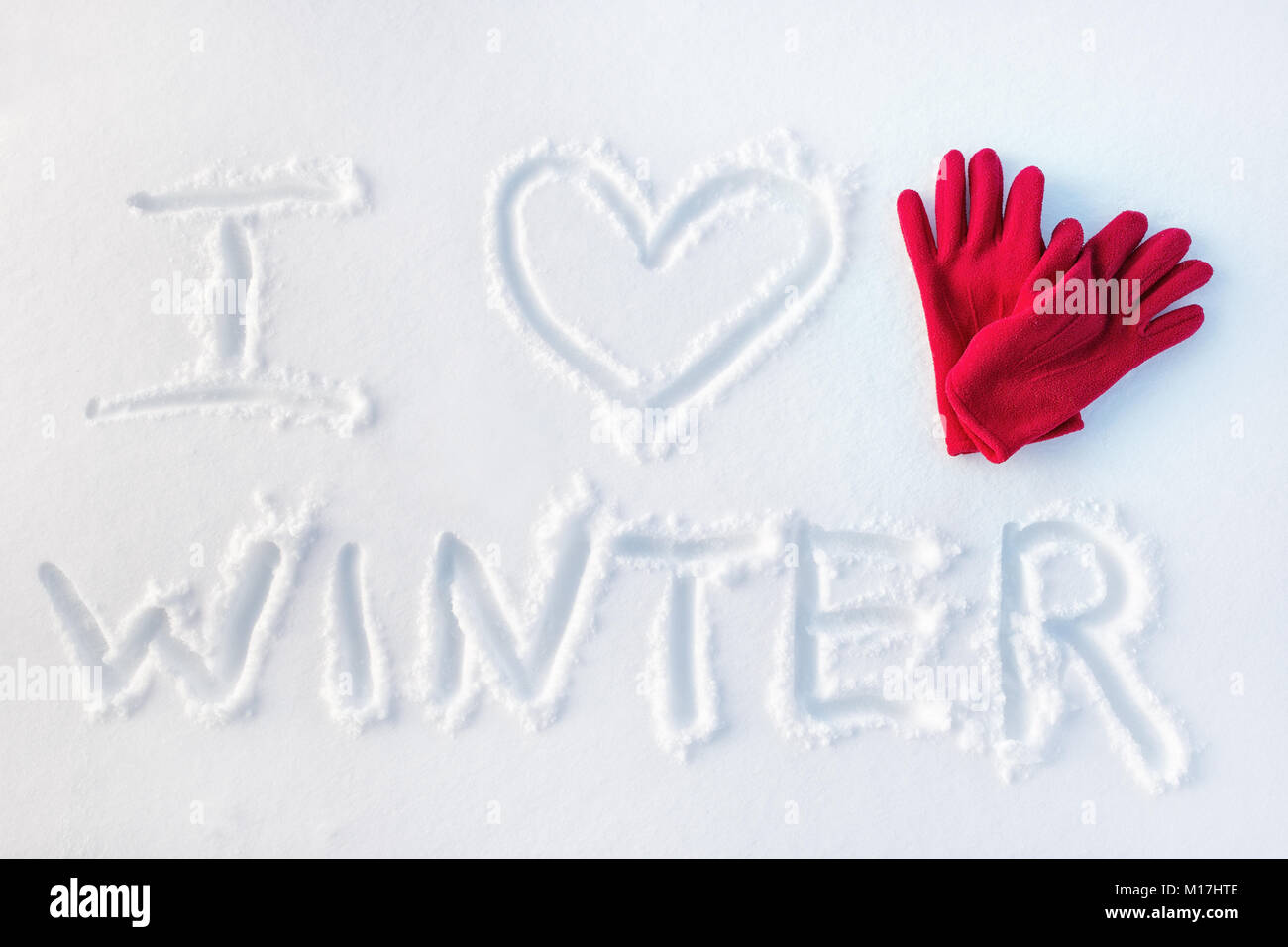 Ich liebe Winter auf Schnee geschrieben Stockfoto